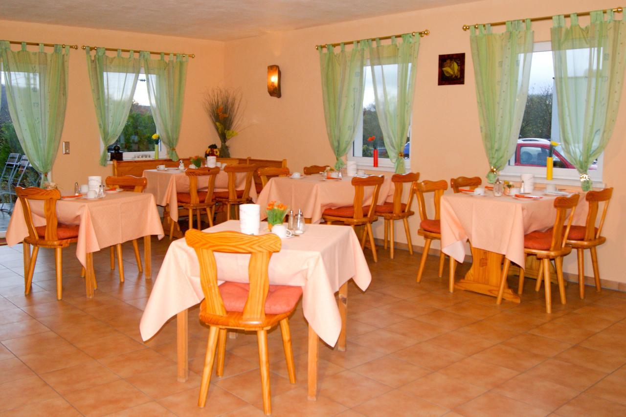 Hotel Schonunger Bucht Waigolshausen ภายนอก รูปภาพ