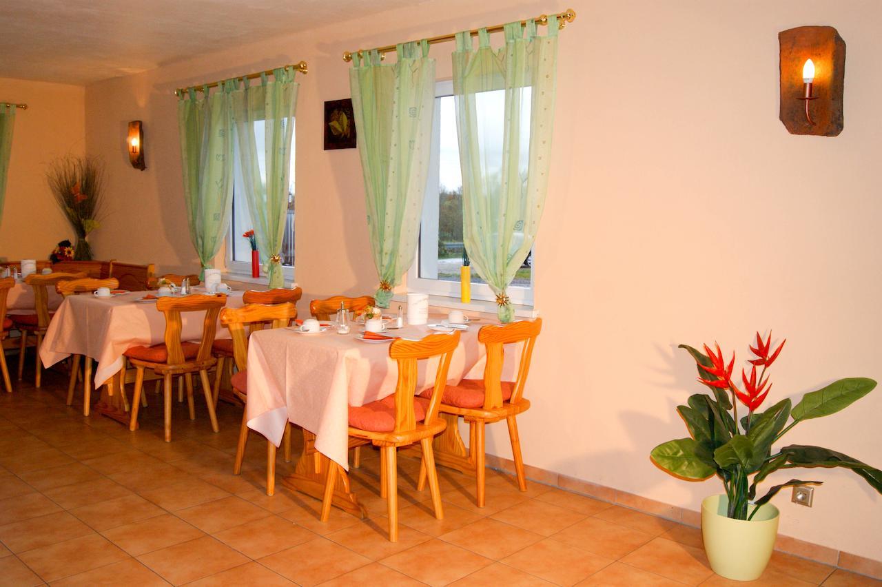 Hotel Schonunger Bucht Waigolshausen ภายนอก รูปภาพ